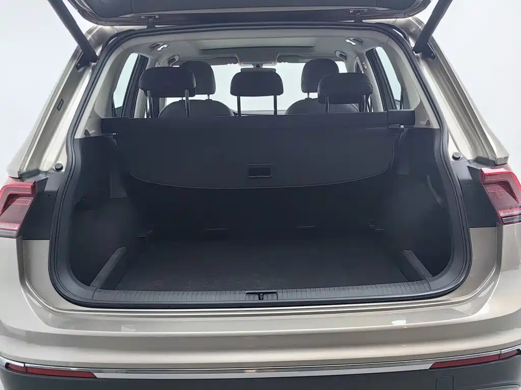 Volkswagen Tiguan L — миниатюра 16