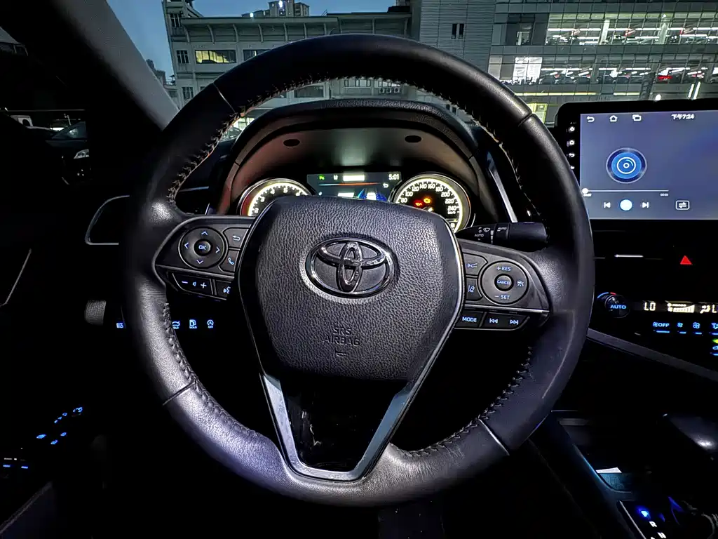 Toyota Camry — миниатюра 6