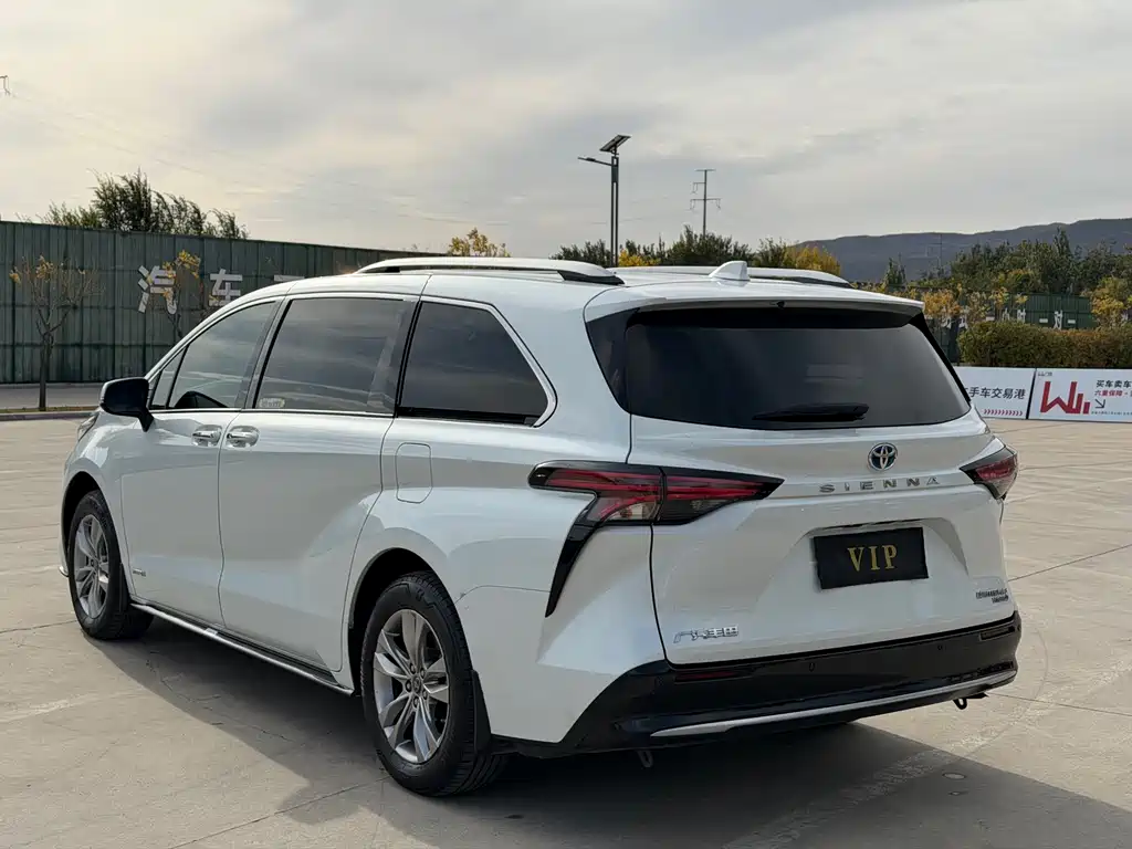 Toyota Sienna — миниатюра 24