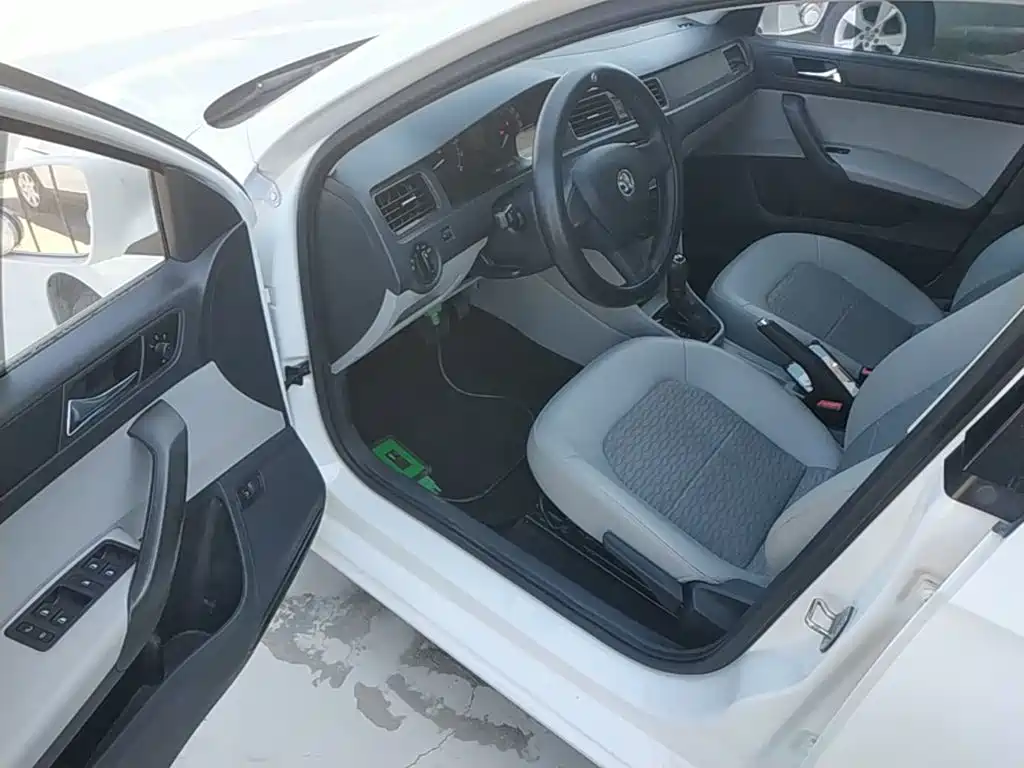 Skoda Rapid — миниатюра 16