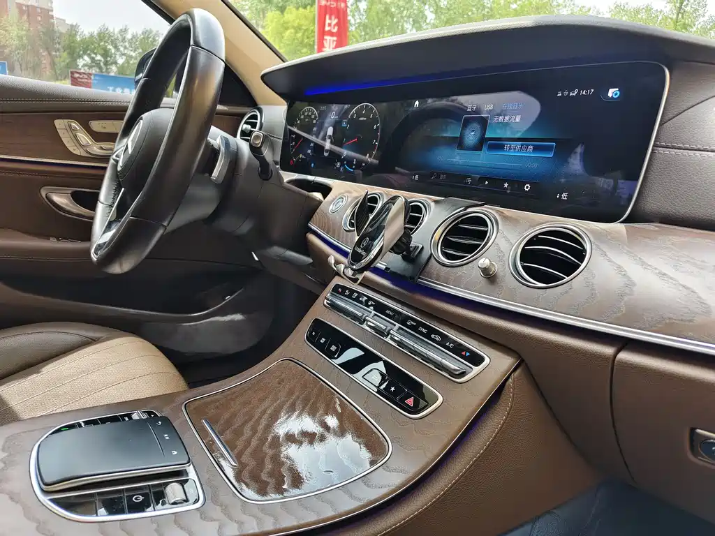 MERCEDES-BENZ E CLASS