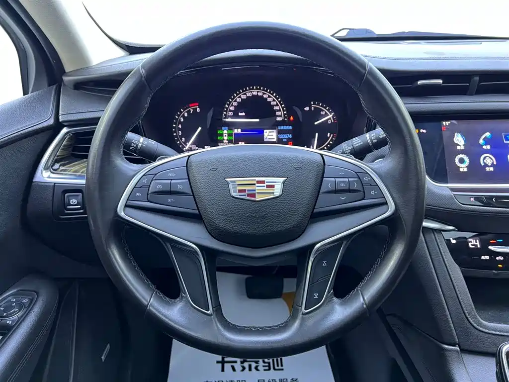 CADILLAC XT5