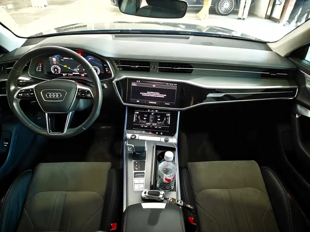 Audi A6L 2023 40 TFSI Luxury