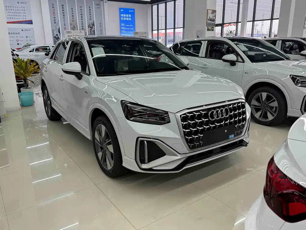 AUDI Q2L