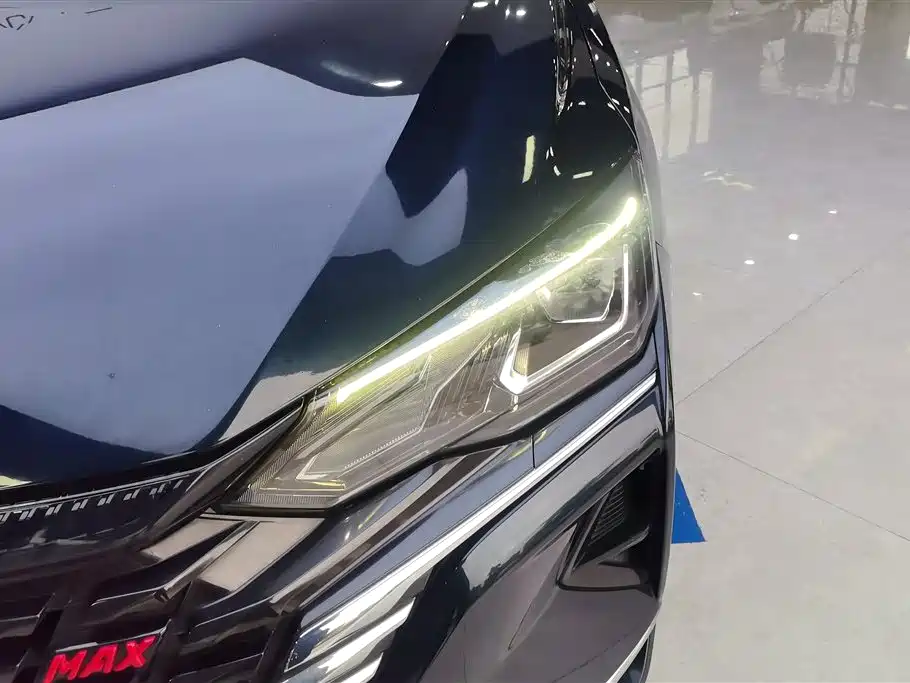 DONGFENG YI HYUN MAX