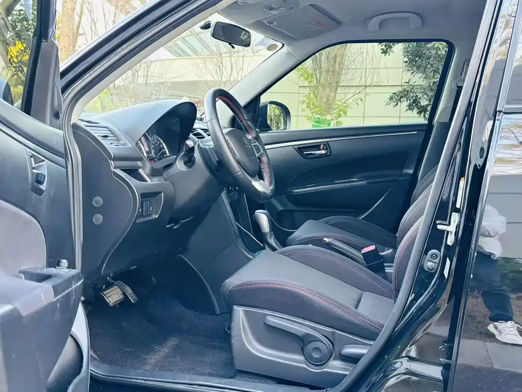 Suzuki Swift 1.6L CVT 2WD Luxury Edition, фото 12