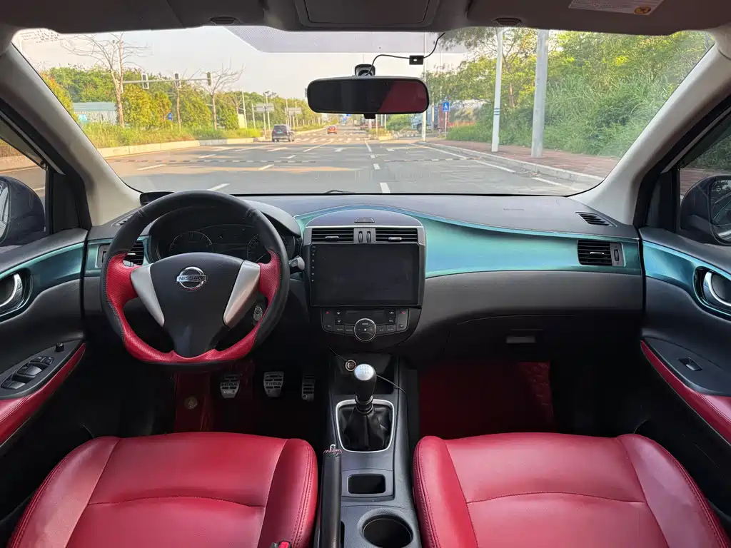 Nissan Tiida 2011 1.6T MT