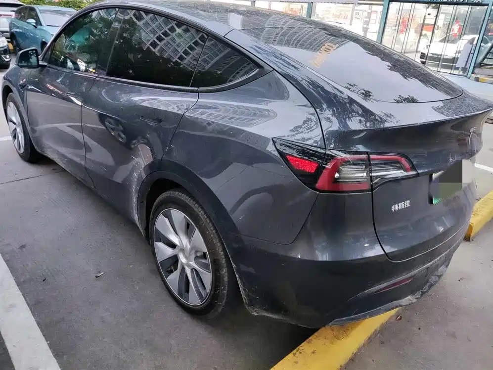 TESLA MODEL Y