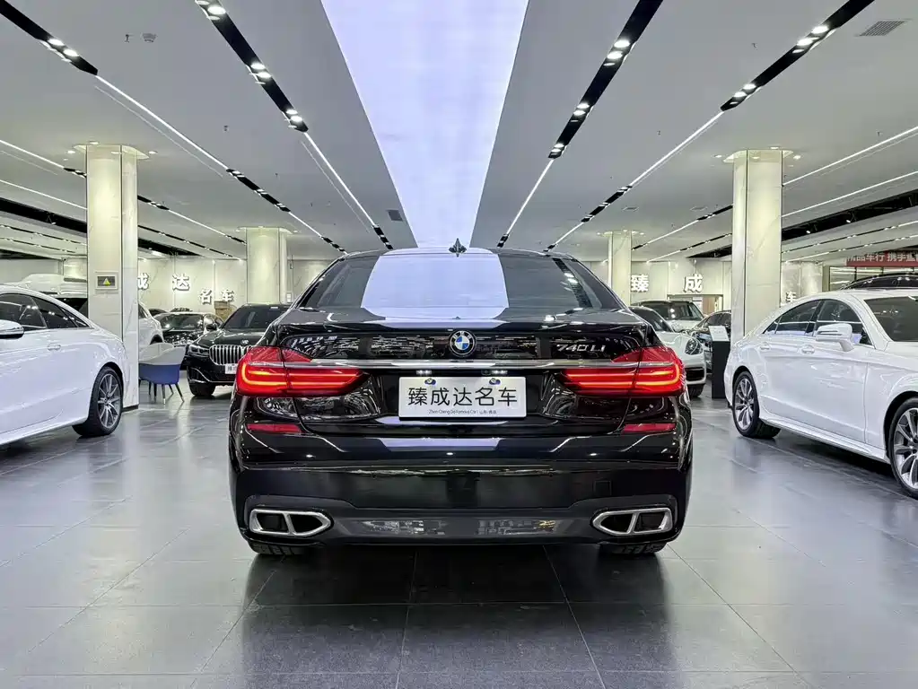 BMW 7 SERIES