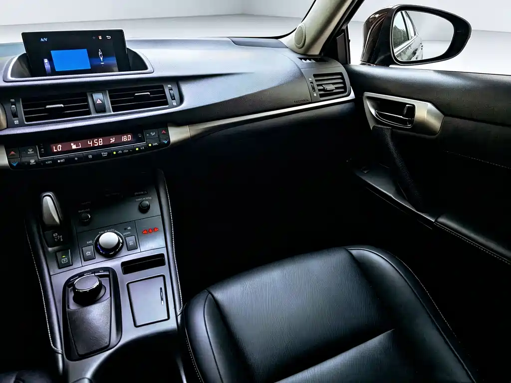 Lexus CT — миниатюра 14