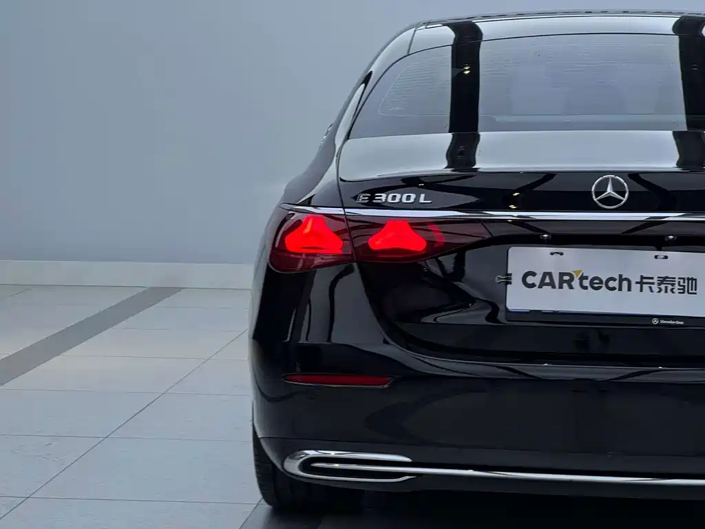 Mercedes-Benz E-Class — миниатюра 5