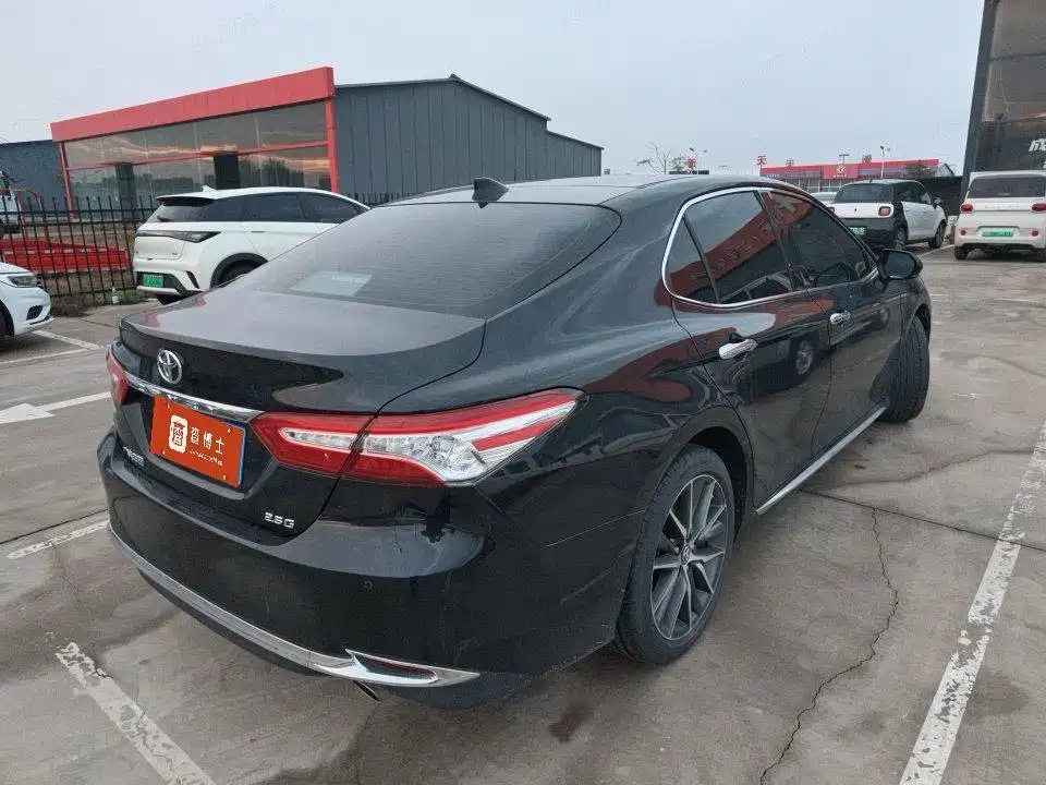 Toyota Camry — миниатюра 4