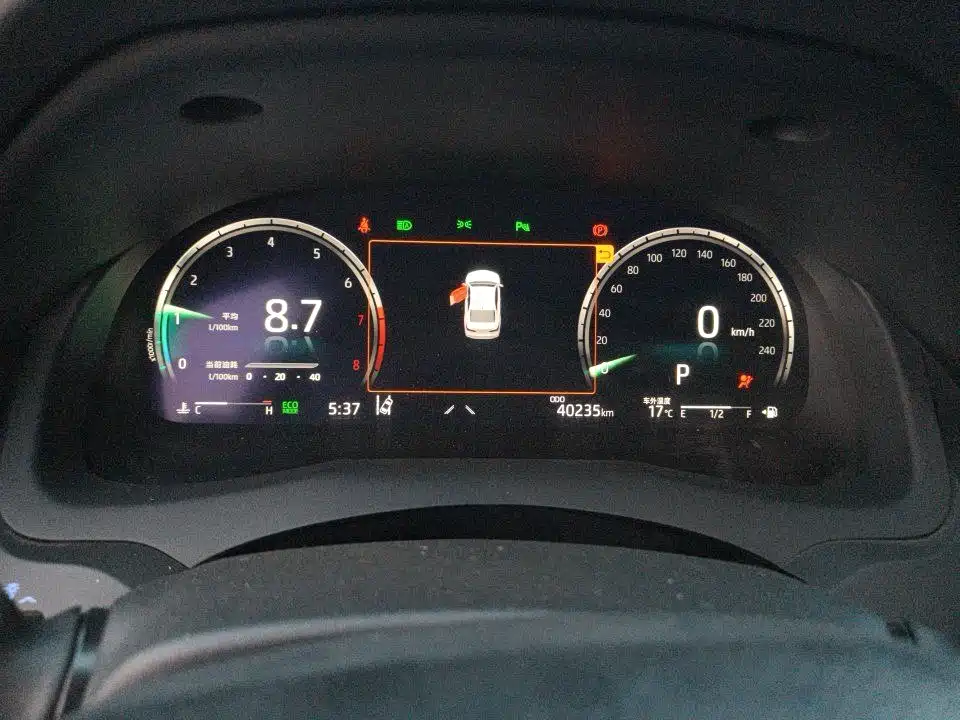 Toyota Camry — миниатюра 8
