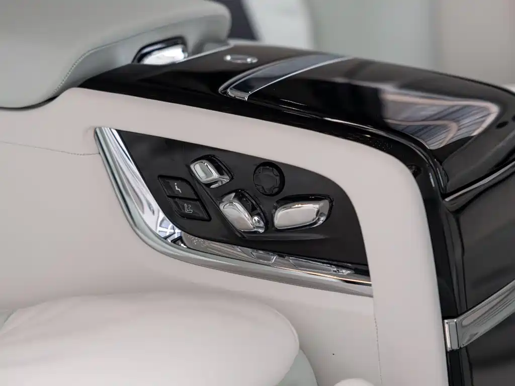 Rolls-Royce Phantom — миниатюра 26