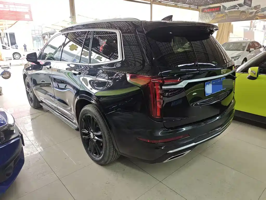 CADILLAC XT6