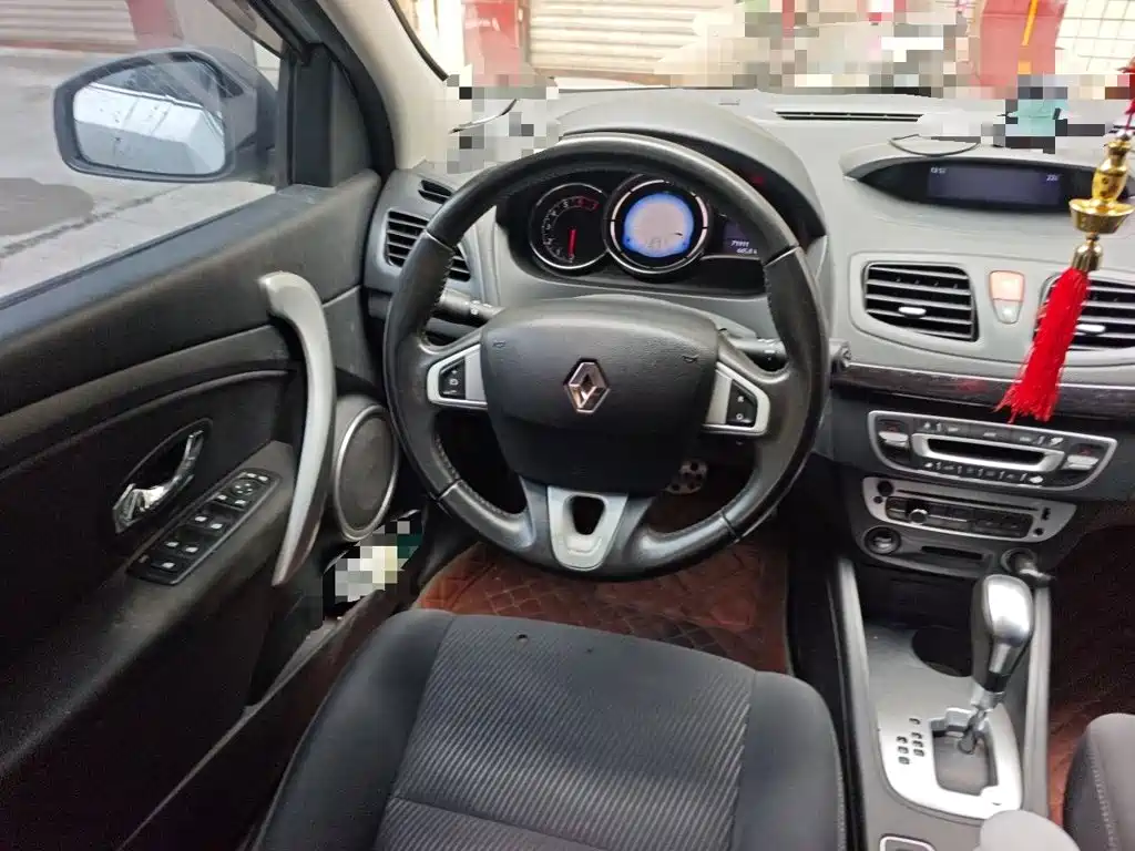 Renault Fluence — миниатюра 6