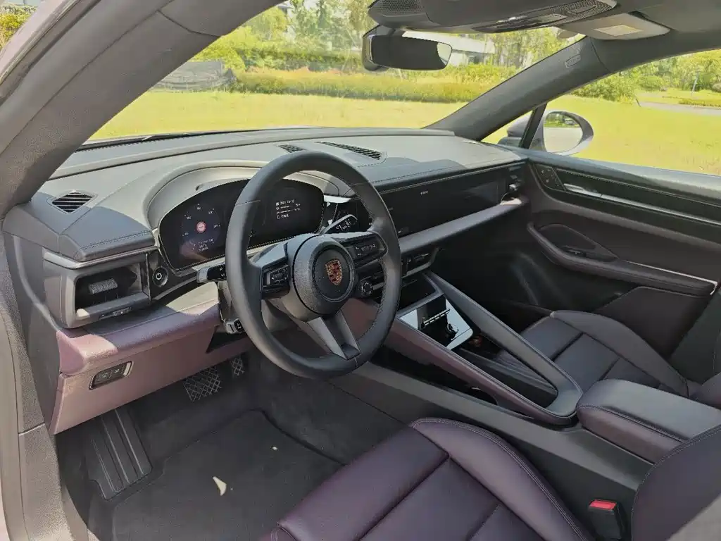 Porsche Macan EV — миниатюра 9