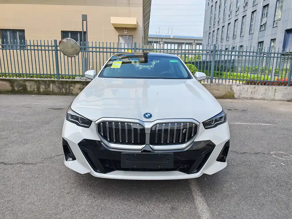 BMW i5 0