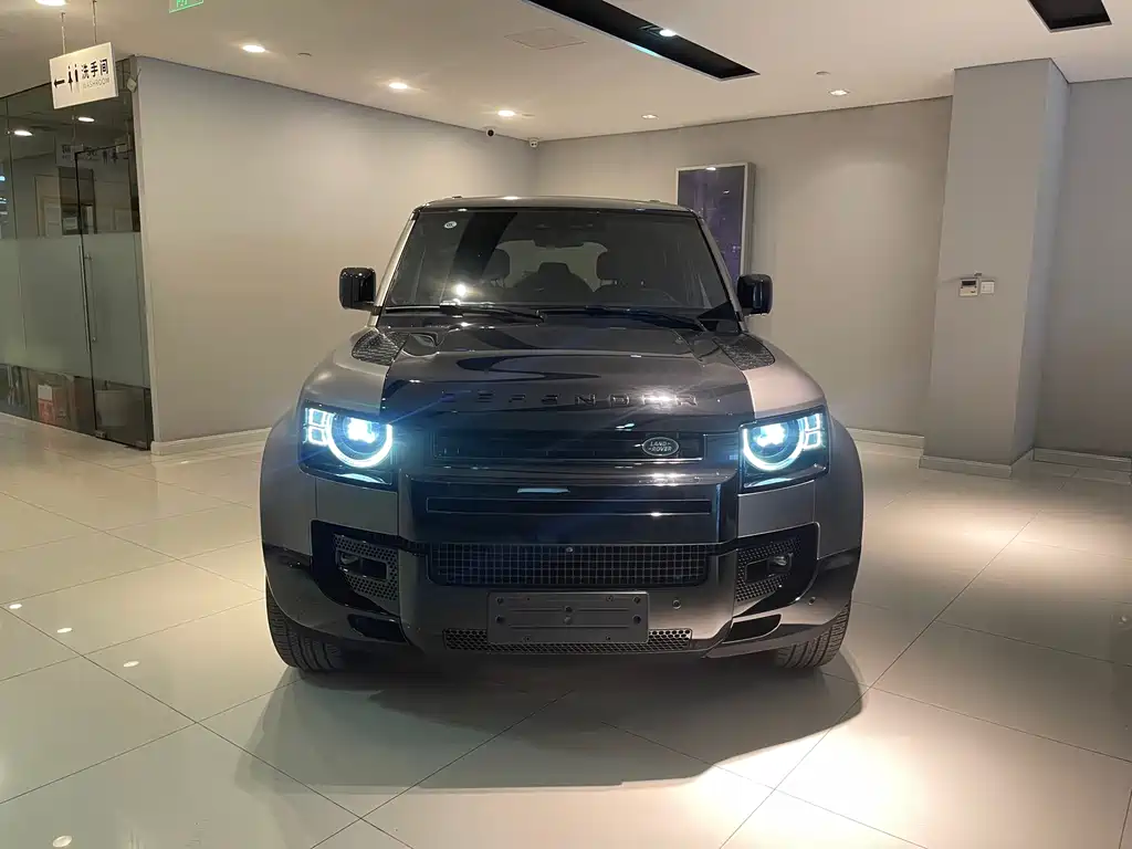 Land Rover Defender 2024
