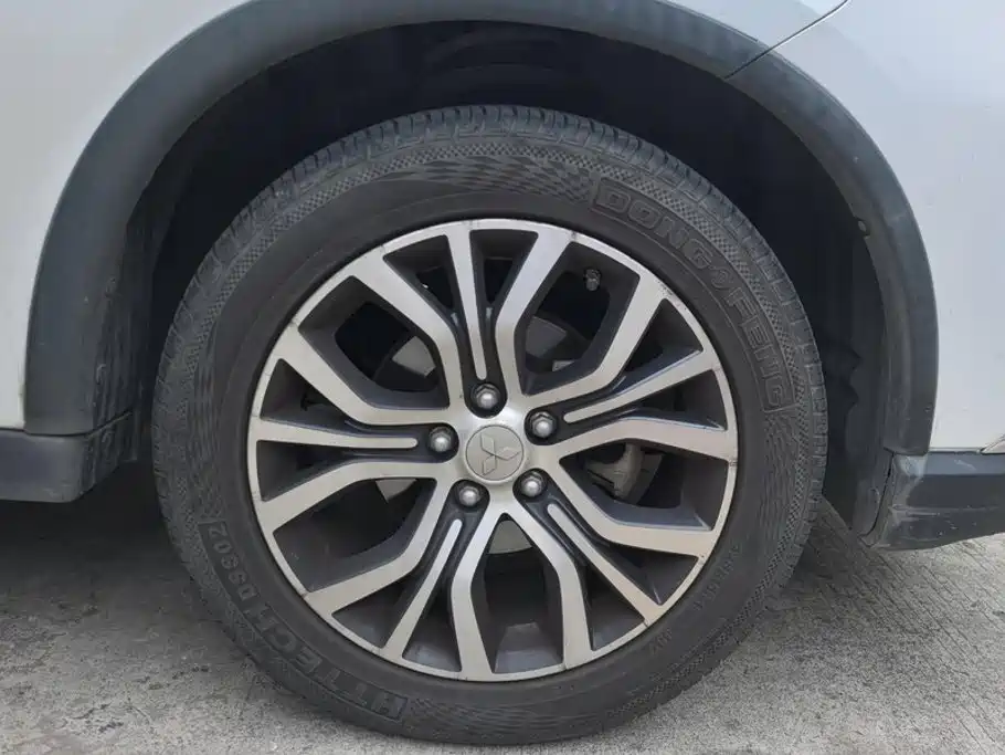 Mitsubishi Outlander — миниатюра 6