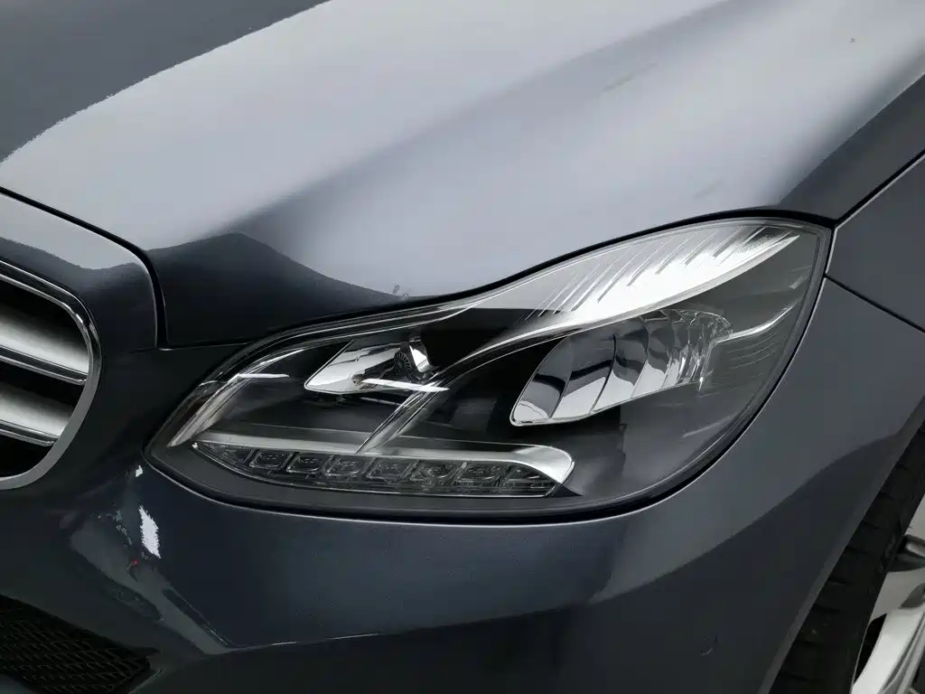 Mercedes-Benz E-Class — миниатюра 7