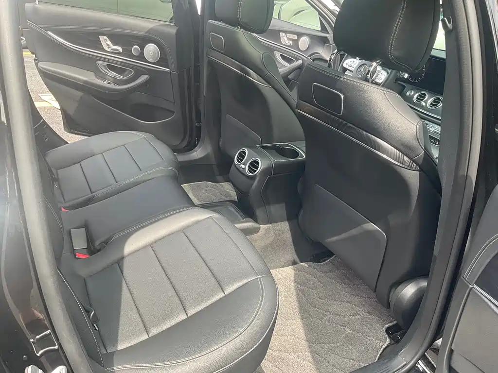 Mercedes-Benz E-Class — миниатюра 16