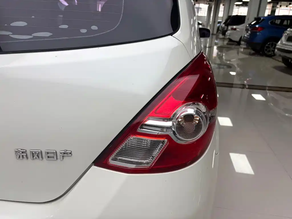 Nissan Tiida — миниатюра 9