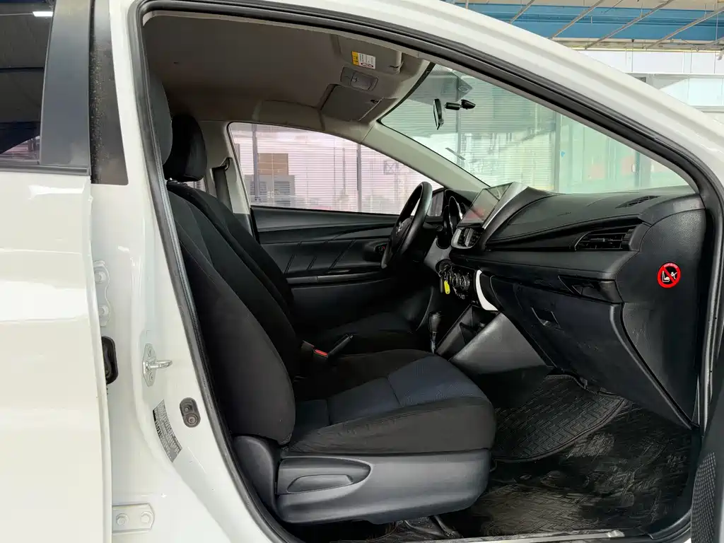 Toyota Yaris L — миниатюра 13