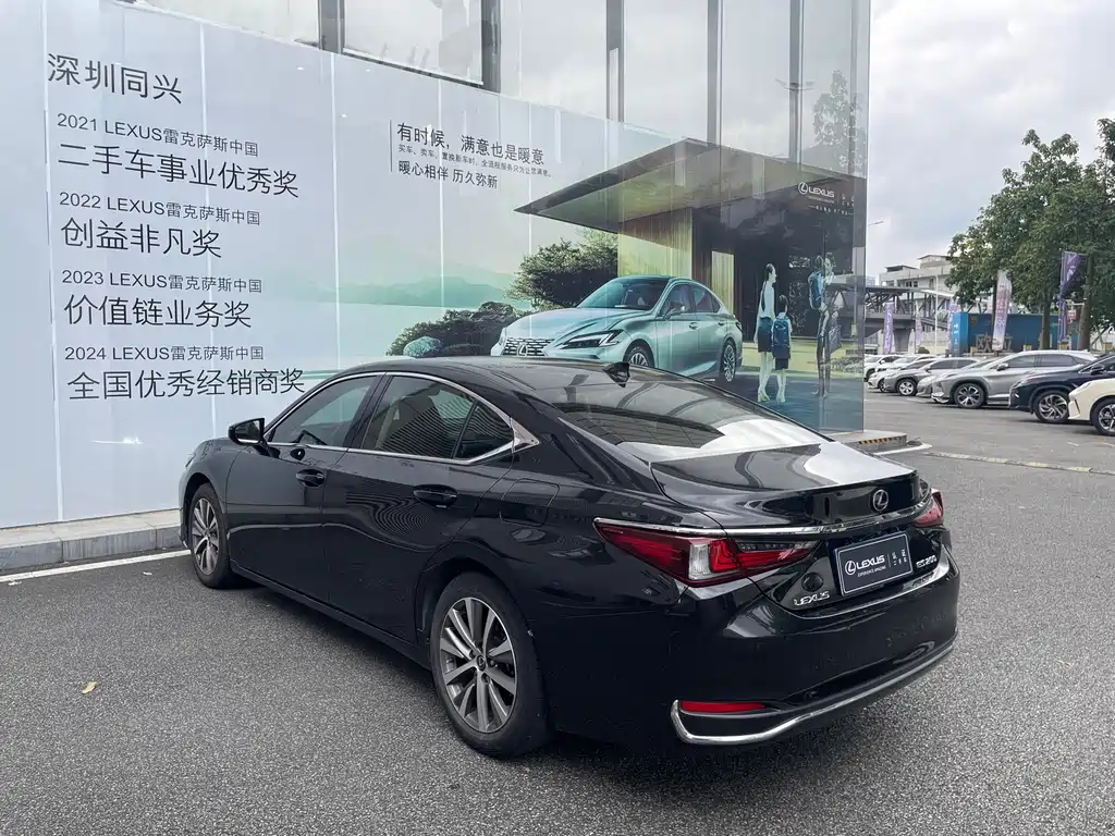 Lexus ES — миниатюра 17