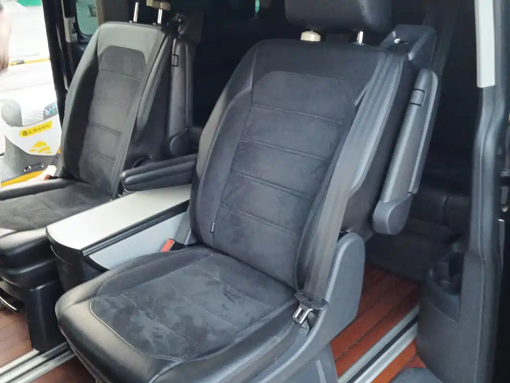 Volkswagen Multivan — миниатюра 5