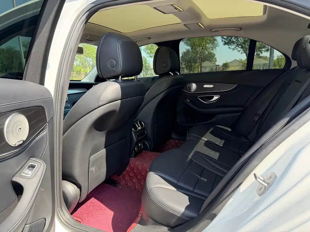 Mercedes-Benz C-Class — миниатюра 12