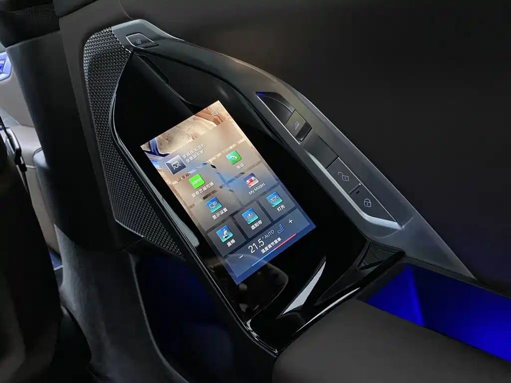 BMW 7 Series — миниатюра 21