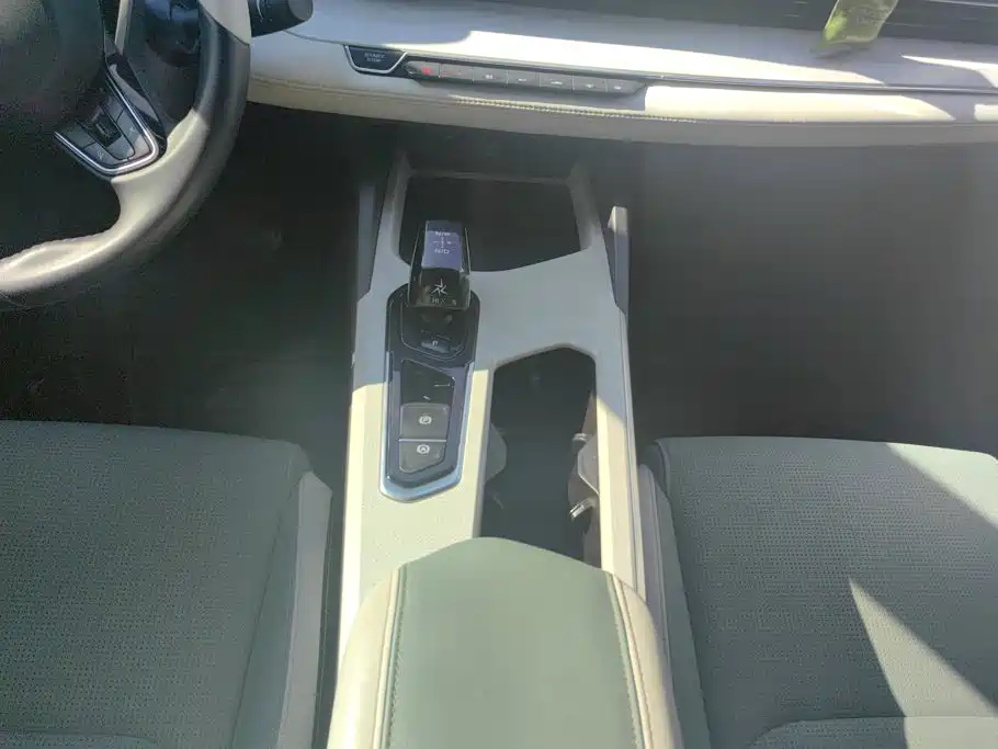 Geely L HiP — миниатюра 16