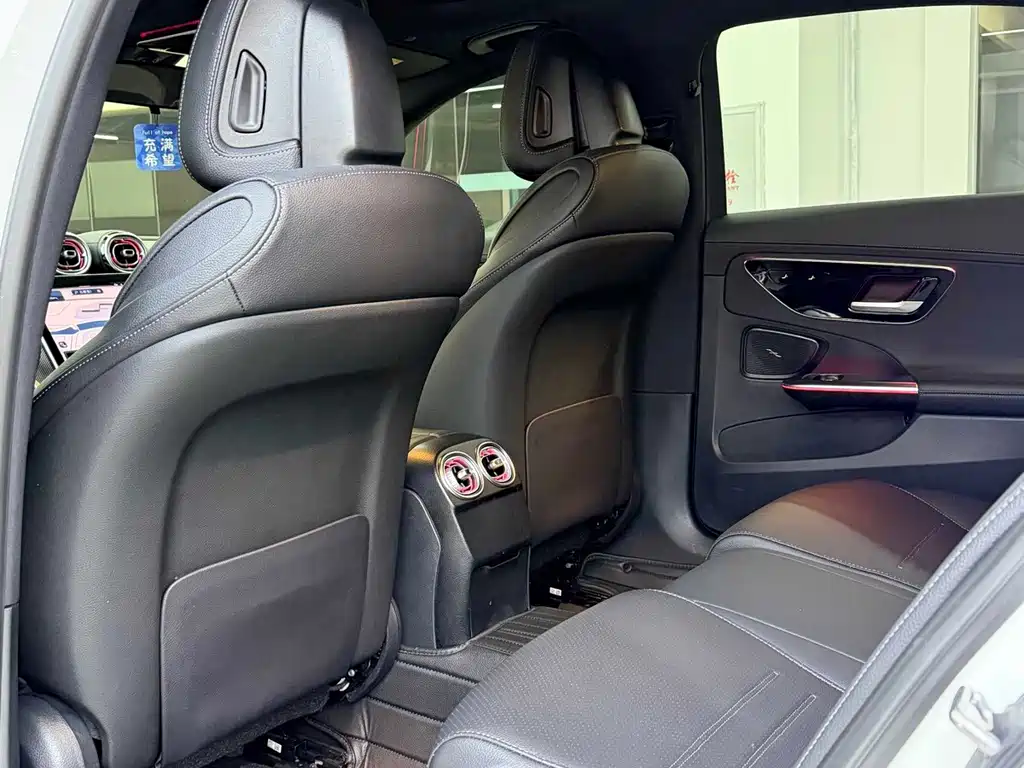 Mercedes-Benz C-Class — миниатюра 6
