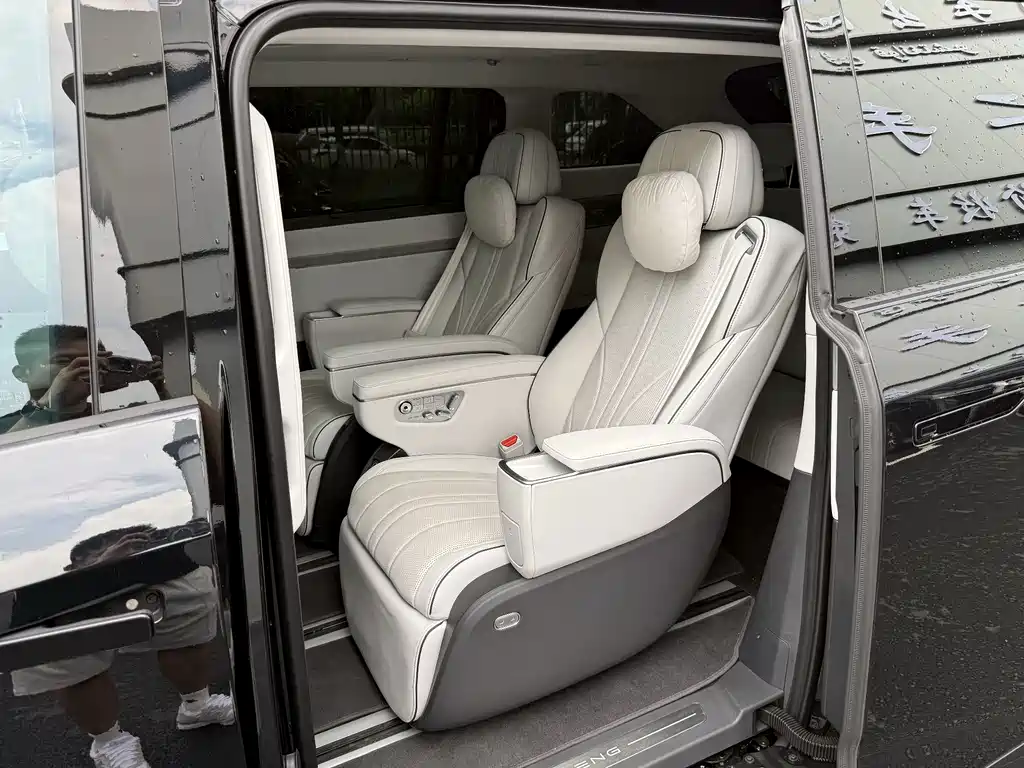 XPeng X9 — миниатюра 9