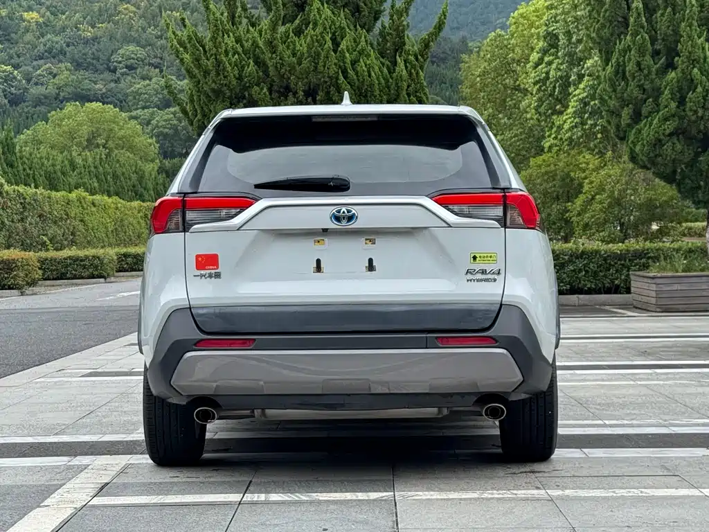Toyota RAV4 — миниатюра 6