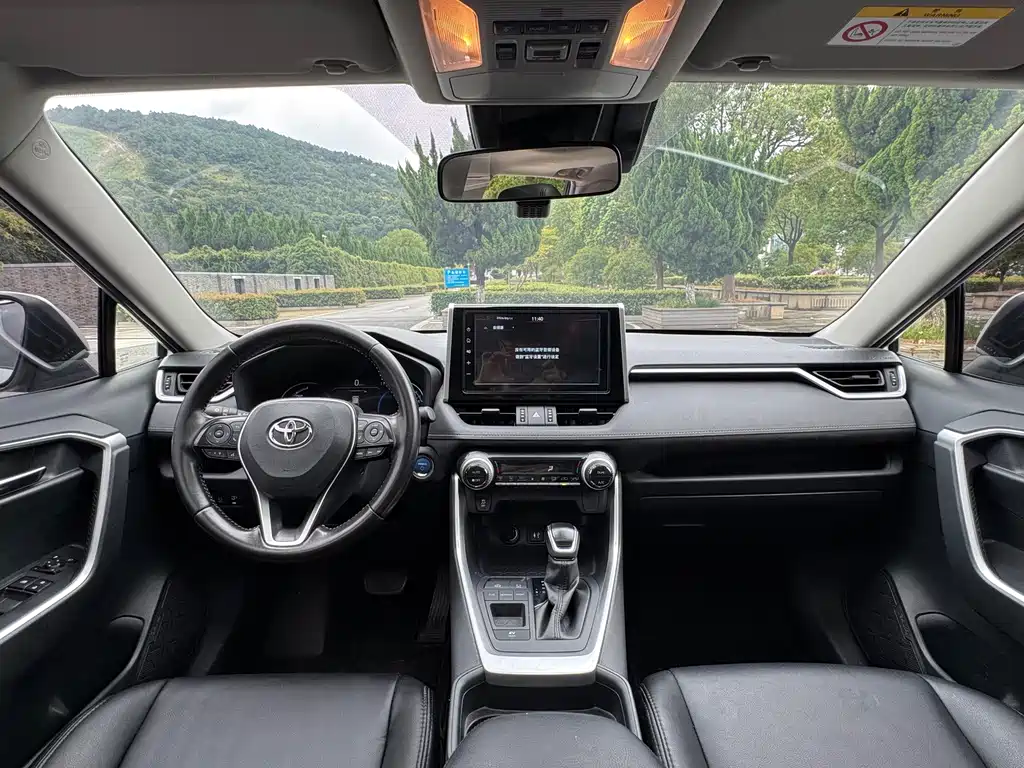 Toyota RAV4 — миниатюра 15