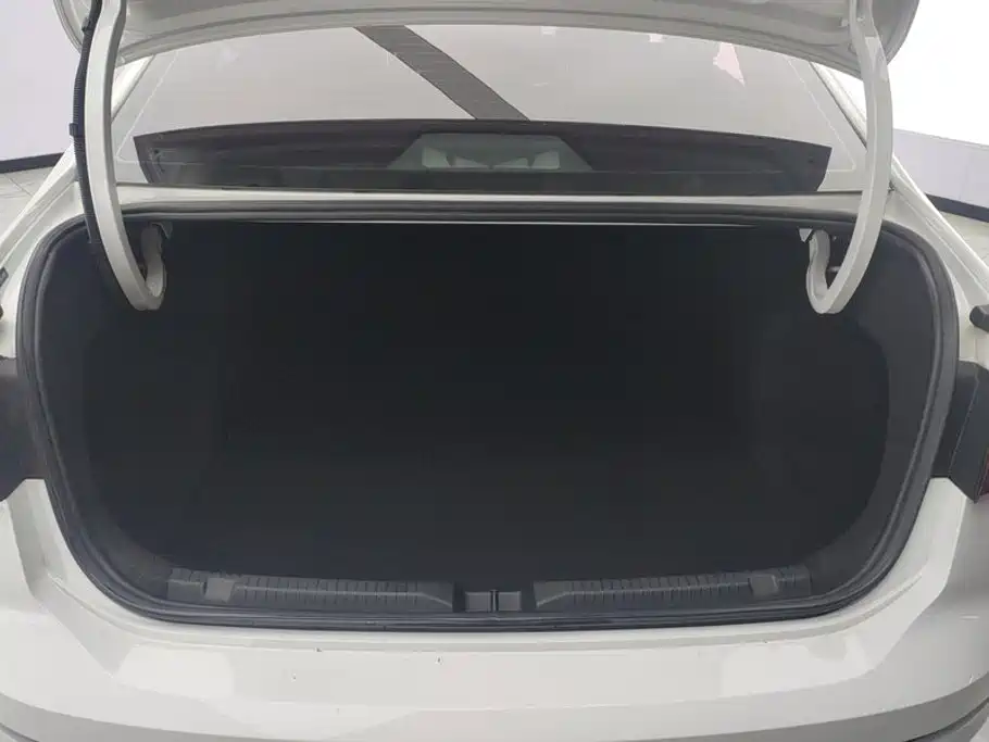 Volkswagen Lavida — миниатюра 4