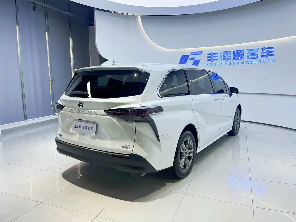 Toyota Sienna — миниатюра 4