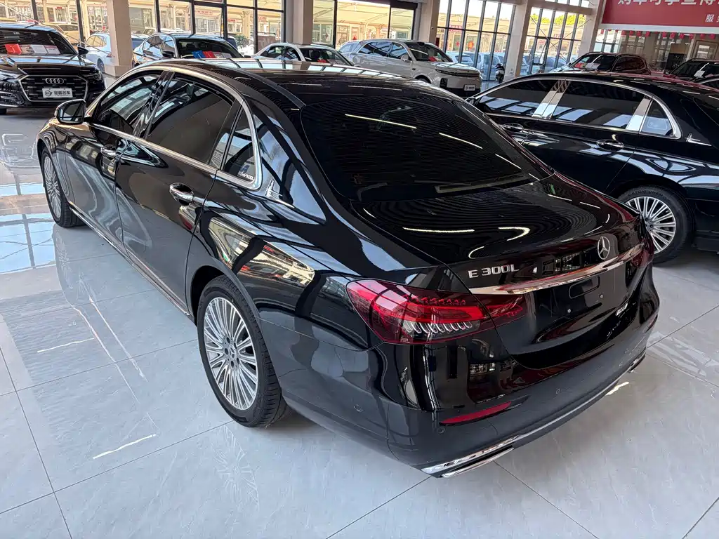 Mercedes-Benz E-Class — миниатюра 7