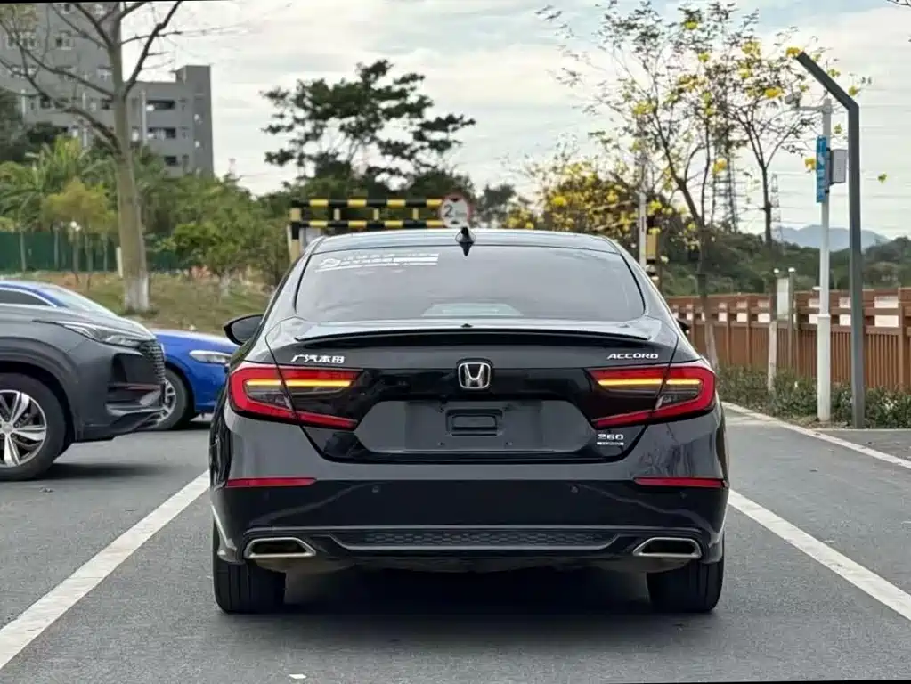Honda Accord — миниатюра 9
