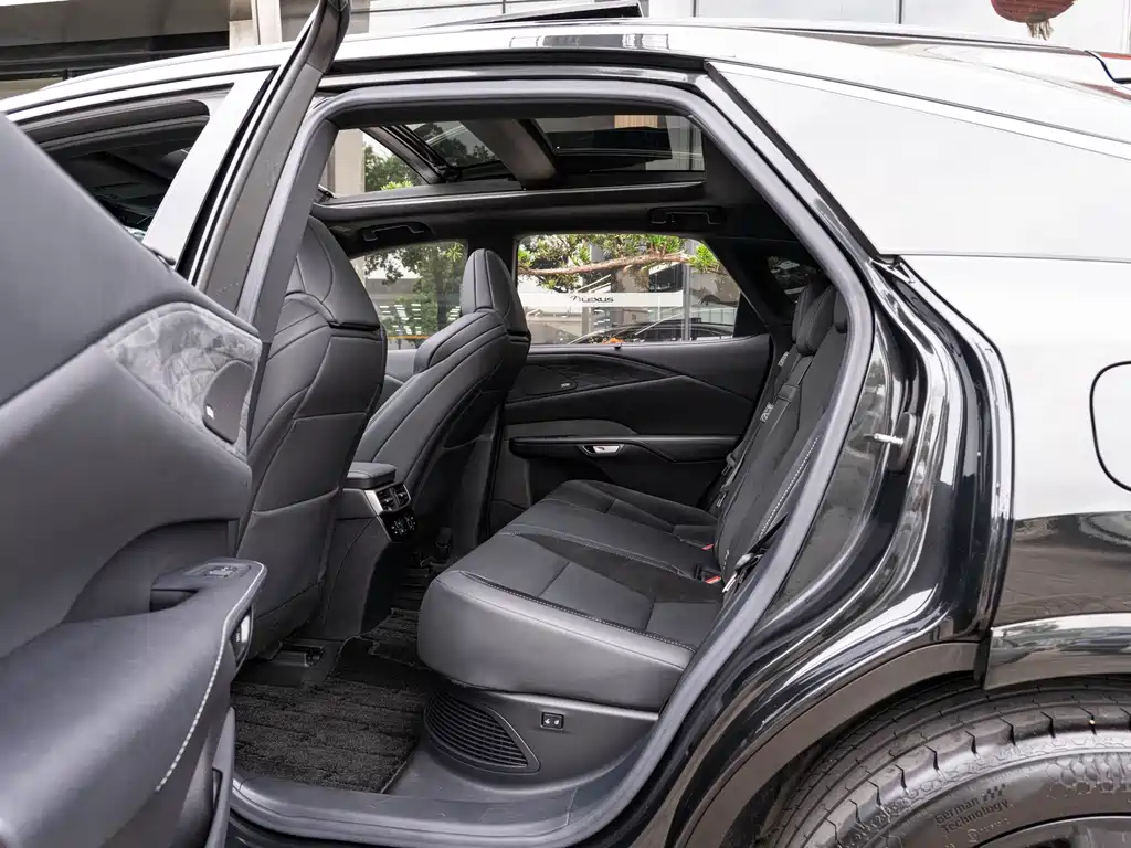 Lexus RX — миниатюра 10