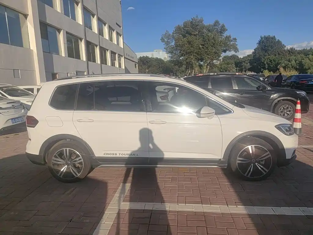 Volkswagen Touran — миниатюра 26
