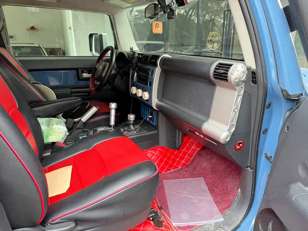 Toyota FJ Cruiser — миниатюра 7
