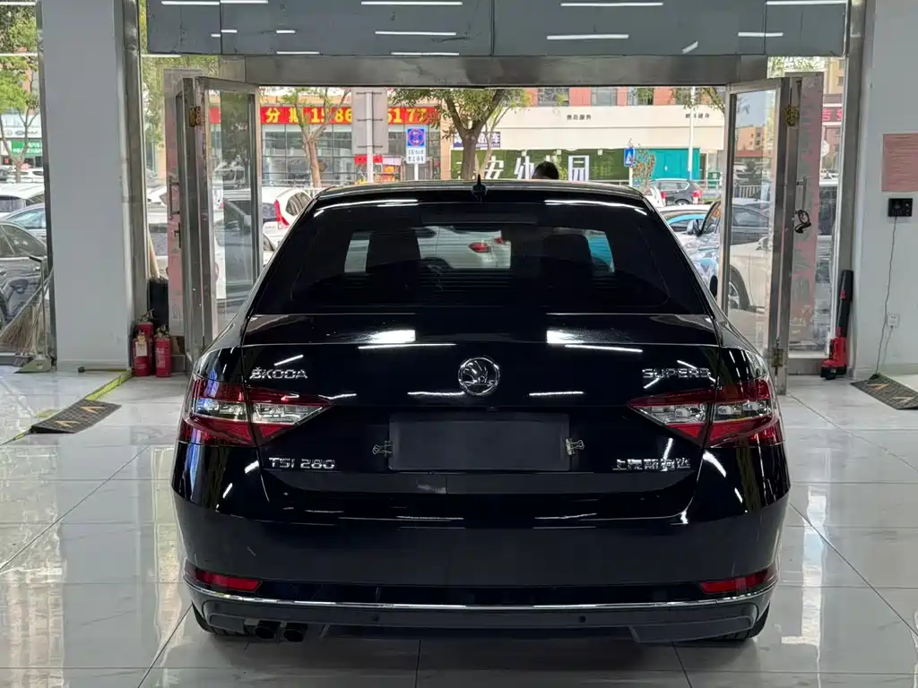 Skoda Superb — миниатюра 4
