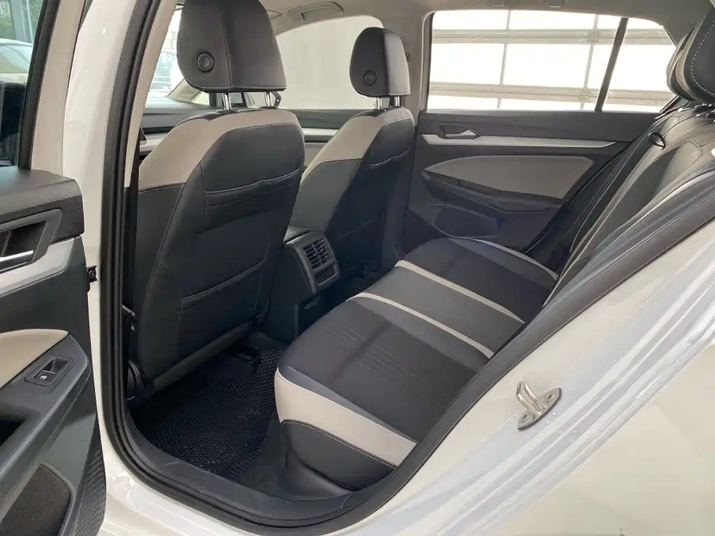 Volkswagen Golf — миниатюра 12