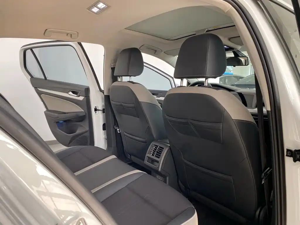 Volkswagen Golf — миниатюра 16