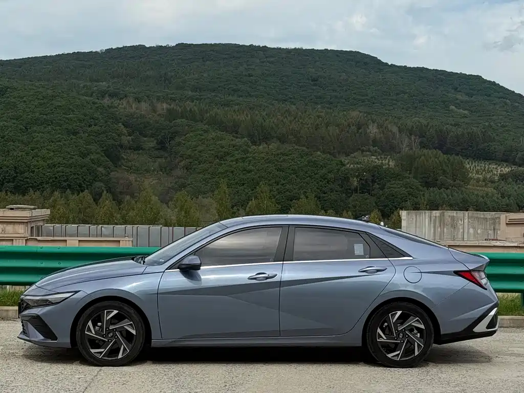 Hyundai Elantra — миниатюра 6