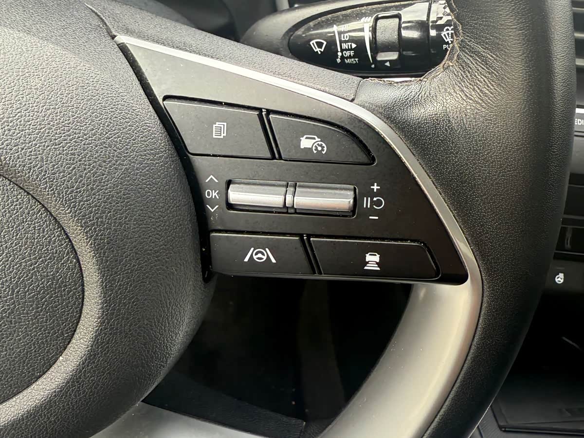 Hyundai Elantra 1.5 л 2023 г. Голубой, пробег 18000 км