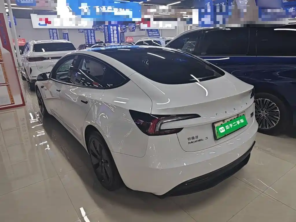 Tesla Model 3 — миниатюра 5